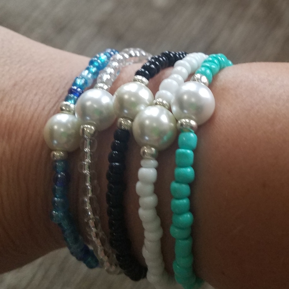 Set of 5 Pearl Stacking Bracelets
